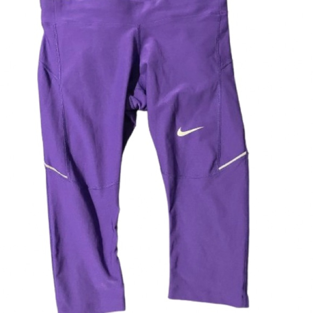 Nike Cropped Performance Leggings with Reflective Details